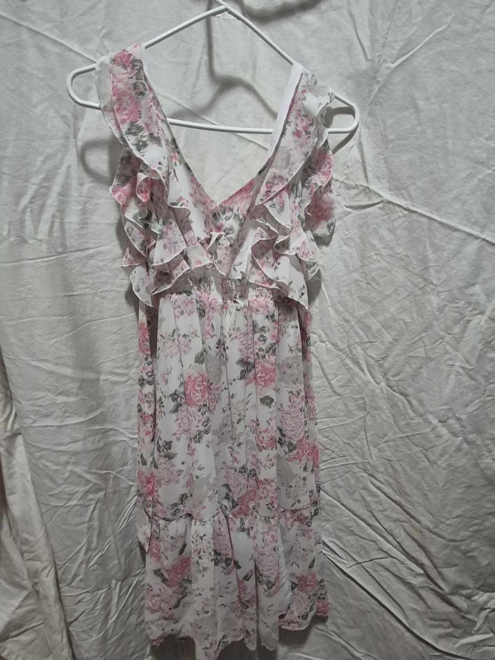 Black Tape_ Pink and White Floral Ruffle V-Neck Tunic